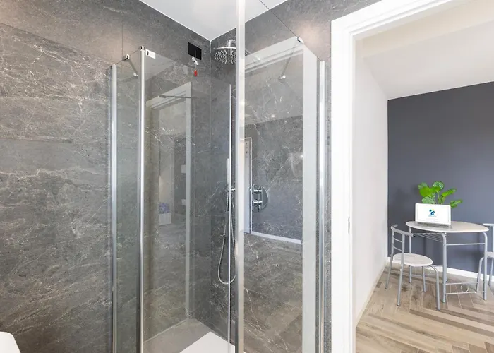 Stanza Idromassaggio 4* 夸尔图-圣埃莱娜