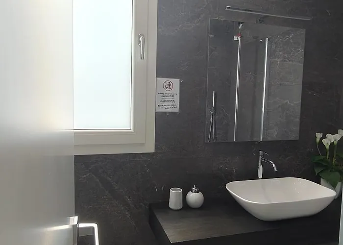 Stanza Idromassaggio 招待所 4*