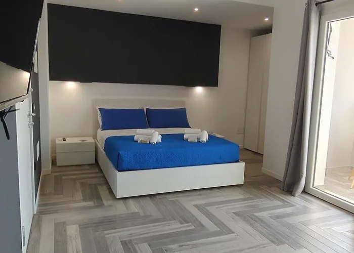 Stanza Idromassaggio 招待所 夸尔图-圣埃莱娜